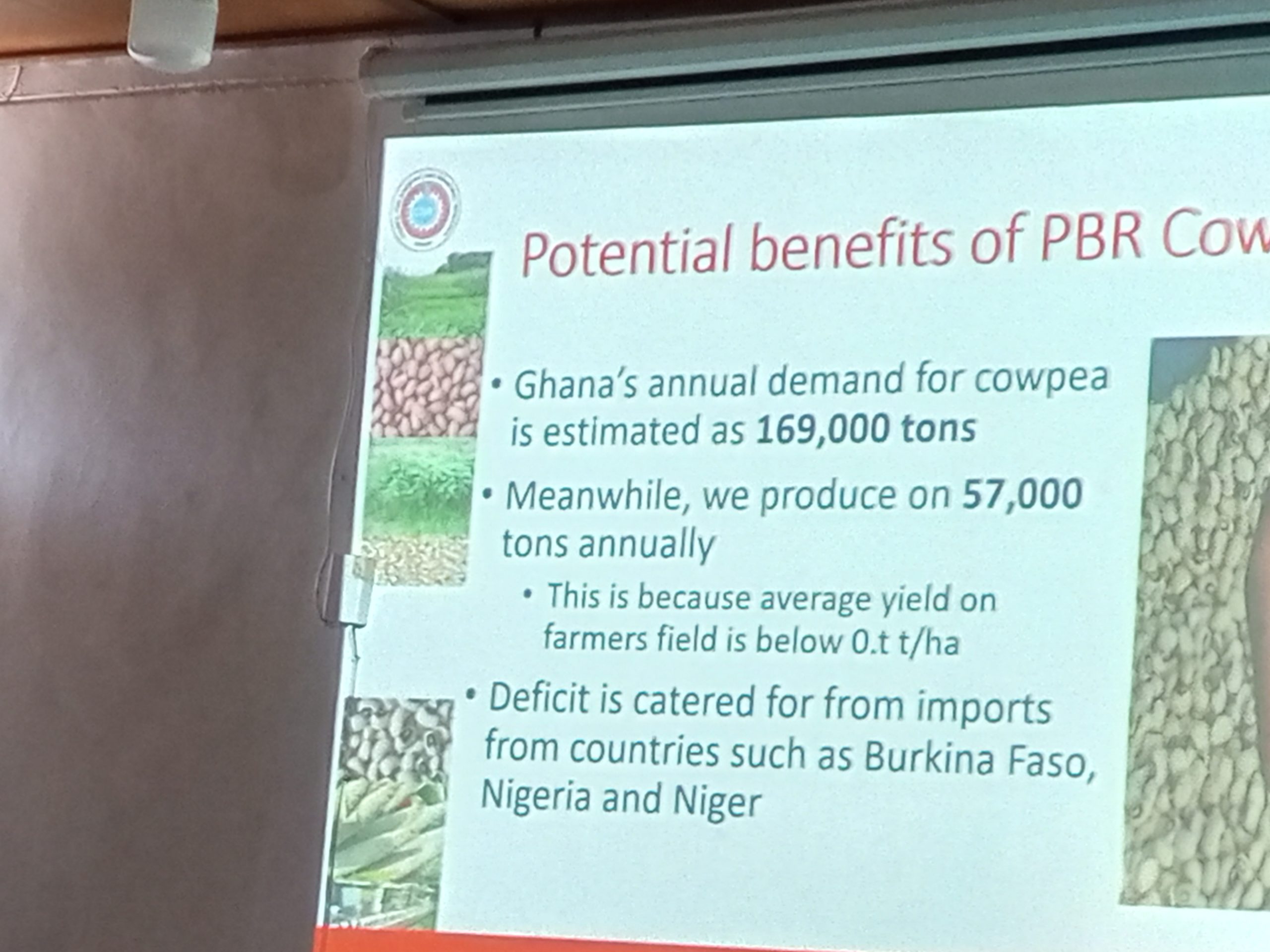 Ghanaian journalists tour GMO cowpea fields