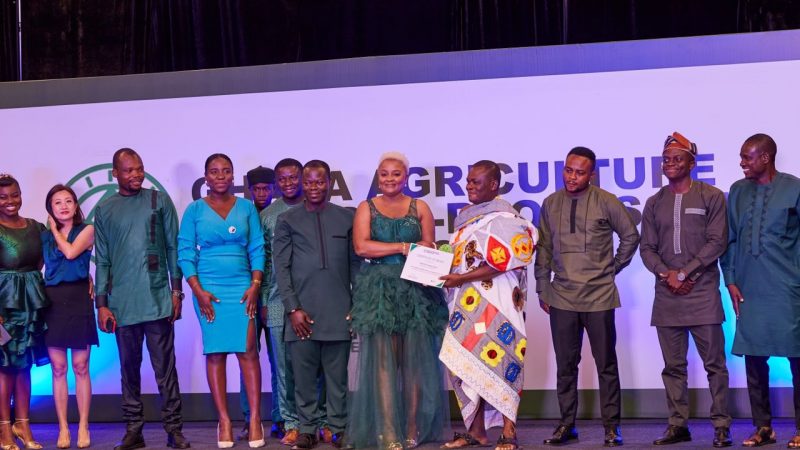 Agrisolve’s Executive Director Receives “Outstanding Contributions to the Agribusiness Sector” Award