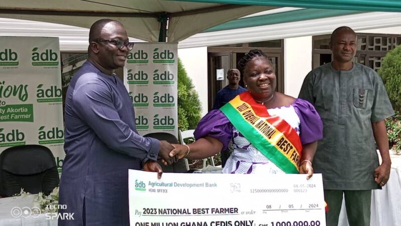 AGRIC MINISTER PRESENTS GH¢1 MILLION CHEQUE TO 2023 NATIONAL BEST FARMER
