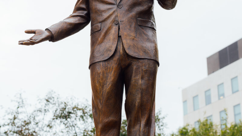 A Legacy Cast in Bronze: World Food Prize Foundation Unveils Statue of John Ruan III at Opening of the 2025 World Food Prize Week
