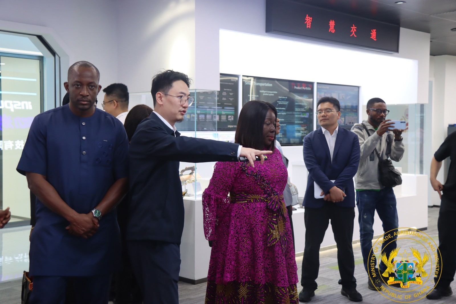 TRADE MINISTER COURTS CHINESE INVESTORS WITH STRONG CASE FOR INDUSTRIAL PARTNERSHIP